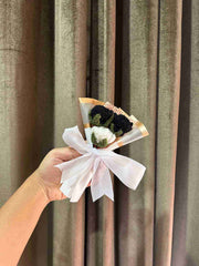Black & White Mini Rose Bouquet