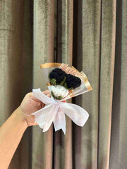 Black & White Mini Rose Bouquet