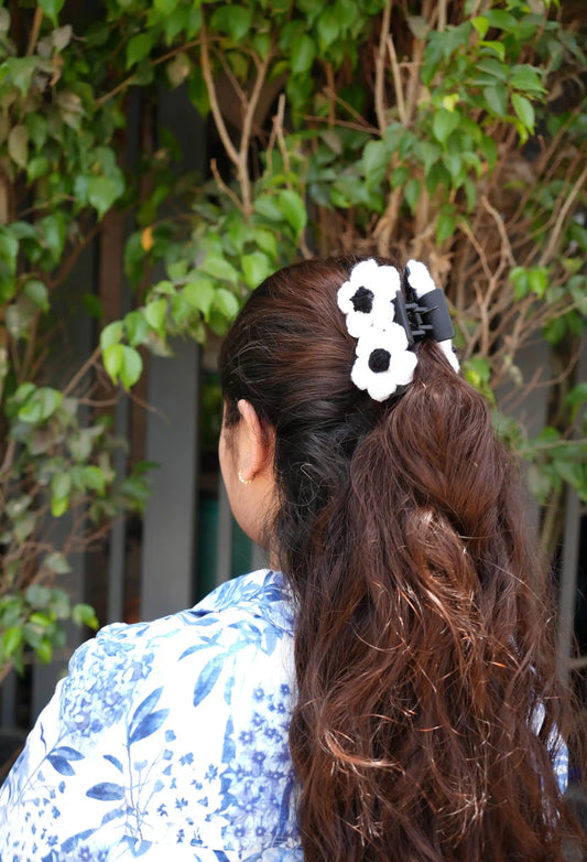 Crochet Hair Clutcher - B&W